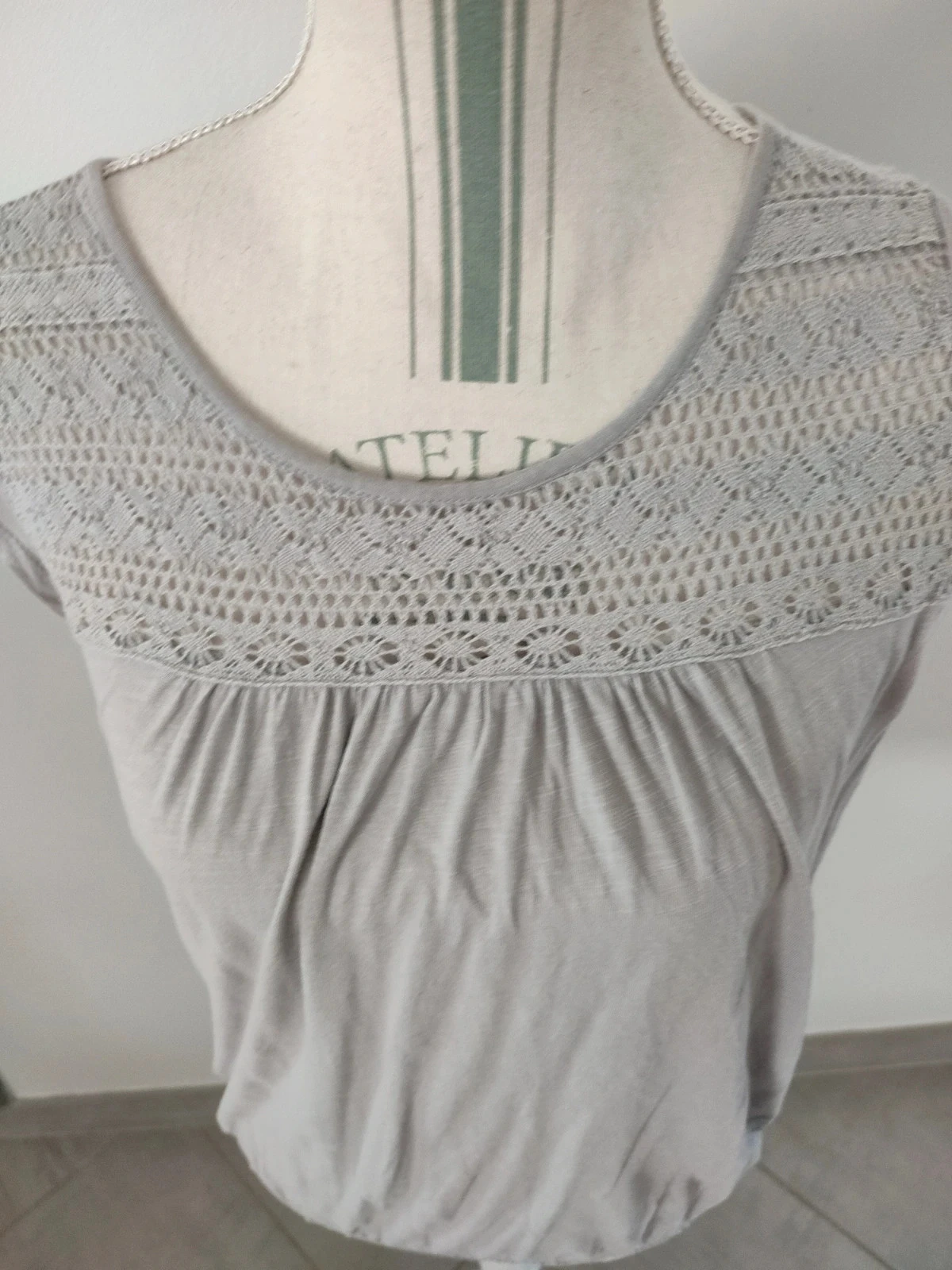 Women's short-sleeved top size 38 – photo 3